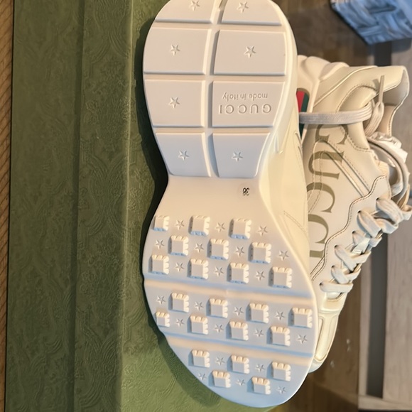 Gucci - Picture 2 of 4